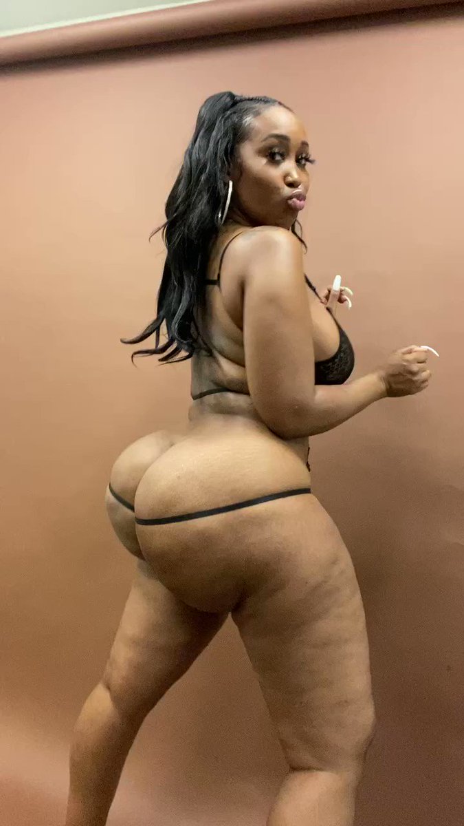 Zmeenaorr booty