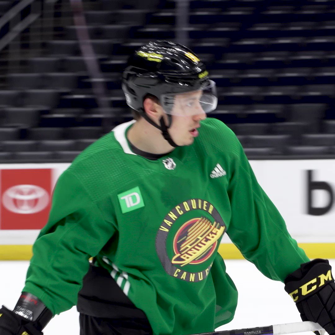 vancouver canucks green jersey