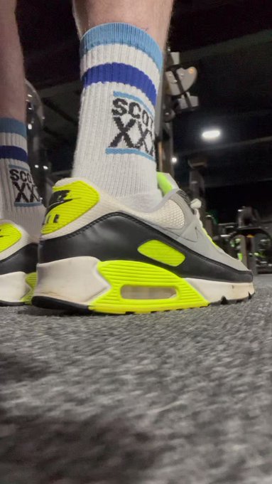 Who wants to get a face full of my @realScottXXX  socks and sneakers after my sweaty workout? https://t