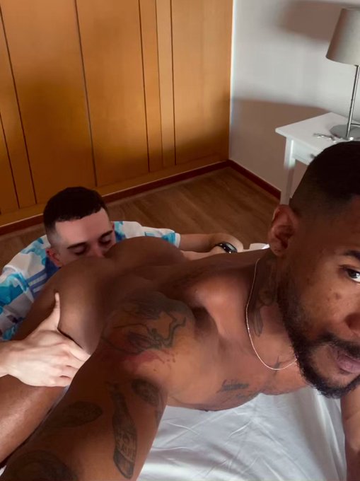 Love when he eats my ass before I fuck him hard @ianxnash    https://t.co/NBGcfkWcww