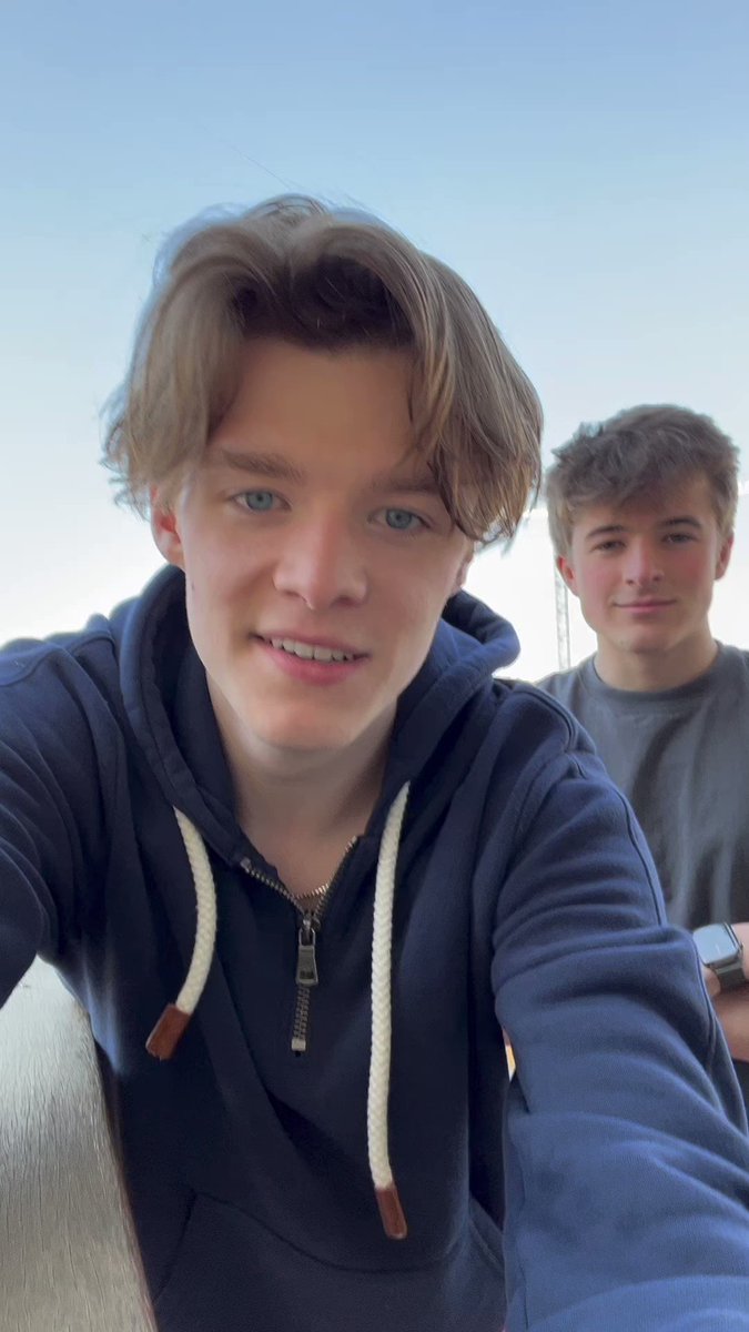 Chris Mowrey on Twitter: “@harryjsisson”