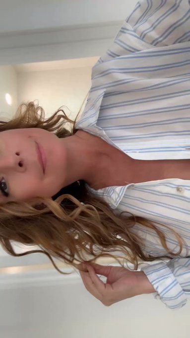 POV..You left your shirt&hellip; now it&rsquo;s mine https://t.co/JJV6s1tXNz<a href="/tag/milf"class="tags"><span>#milf</span></a>