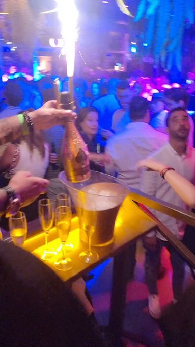 Merci pour tous les messages pour mon anniversaire 🥰  C&rsquo;&eacute;tait une soir&eacute;e de folie 🔥 Mais aujourd&rsquo;hui<a href="/tag/france"class="tags"><span>#france</span></a><a href="/tag/throwback"class="tags"><span>#throwback</span></a><a href="/tag/naturelover"class="tags"><span>#naturelover</span></a><a href="/tag/swamebus"class="tags"><span>#swamebus</span></a>