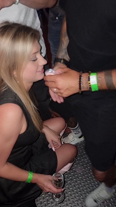 Merci pour tous les messages pour mon anniversaire 🥰  C&rsquo;&eacute;tait une soir&eacute;e de folie 🔥 Mais aujourd&rsquo;hui<a href="/tag/france"class="tags"><span>#france</span></a><a href="/tag/throwback"class="tags"><span>#throwback</span></a><a href="/tag/naturelover"class="tags"><span>#naturelover</span></a><a href="/tag/swamebus"class="tags"><span>#swamebus</span></a>