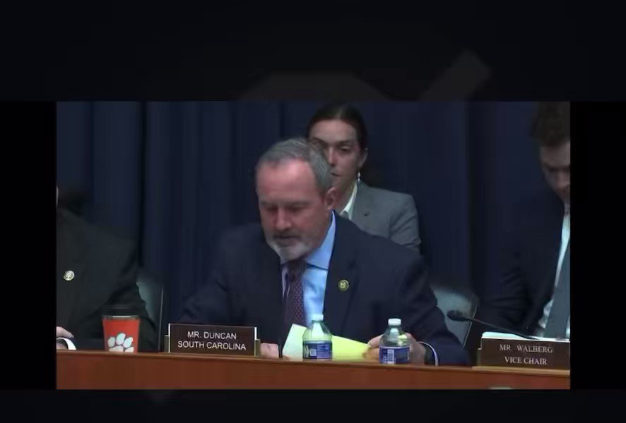 Представитель от Теннесси спросила Лину Хан о том, зачем FTC защищает интересы Sony в деле про сделку Microsoft с AB