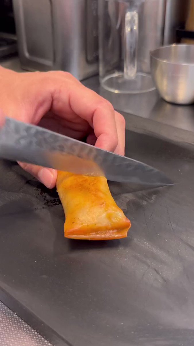 美味しすぎて味見が止まらない！？一度は試してほしい絶品『春巻き』