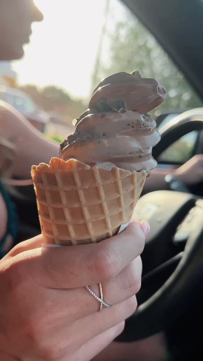 Ashleysoftiktok On Twitter I Love Ice Cream 🍦 Whats Your Favorite Flavor