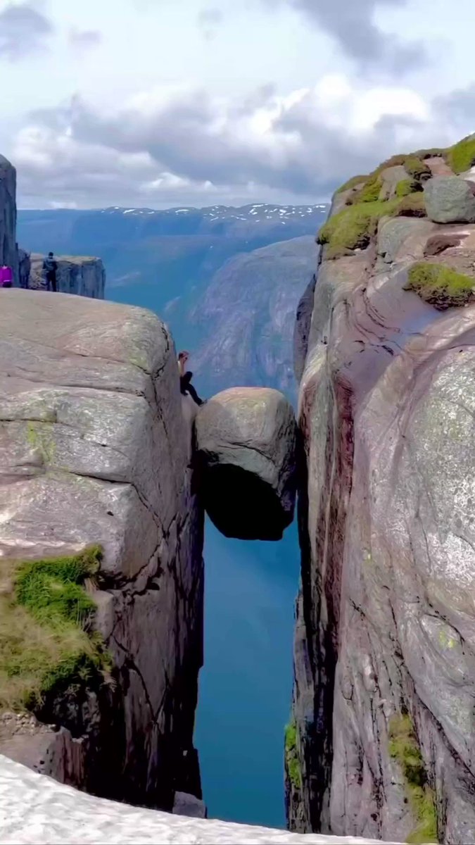 Capixaba Da Gema On Twitter Rt Choquei Veja Pedra Suspensa Em