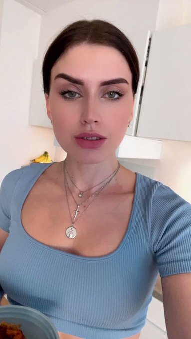 Dinner is served sweetie ? https://t.co/lrRz6Kkygl