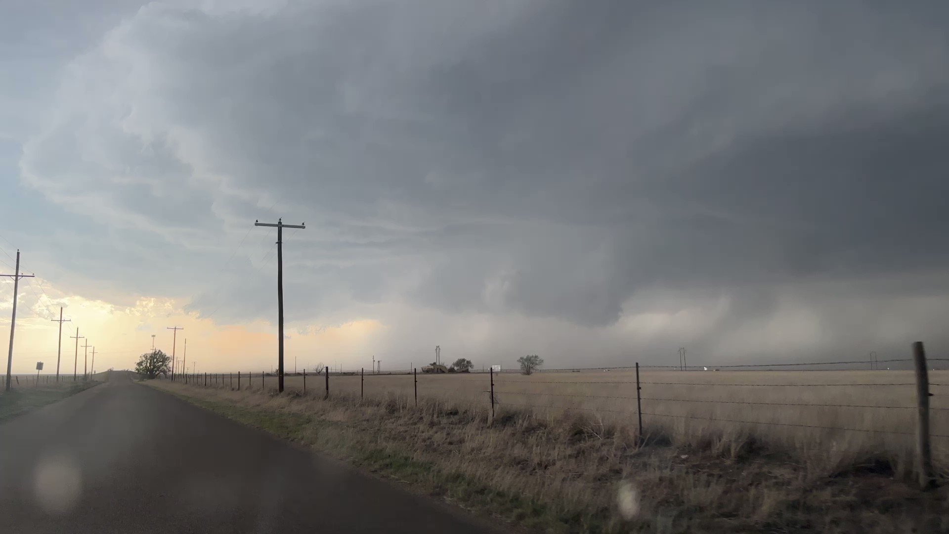 Reed Timmer, PhD on Twitter "Quick bird fart tornado west of Tulia