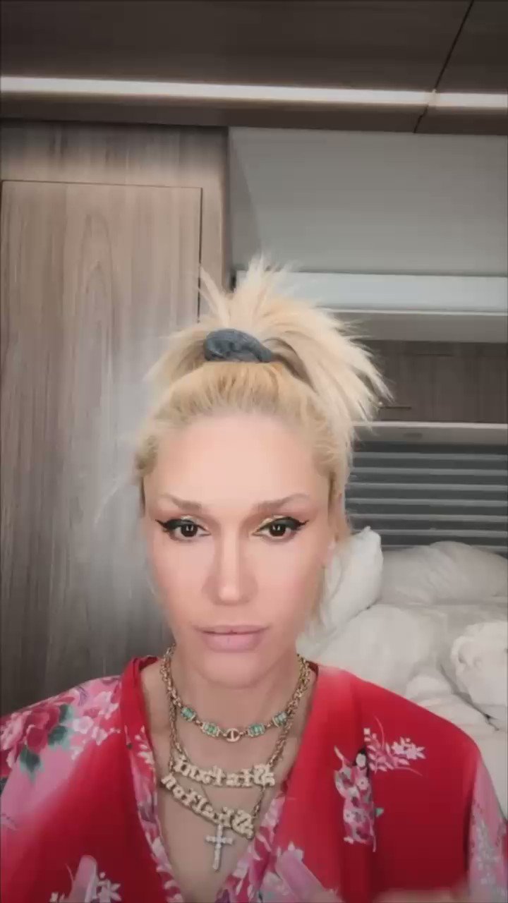 Gwen Stefani on Twitter: "grwm :) https://t.co/zdPmlOw5ur" / Twitter