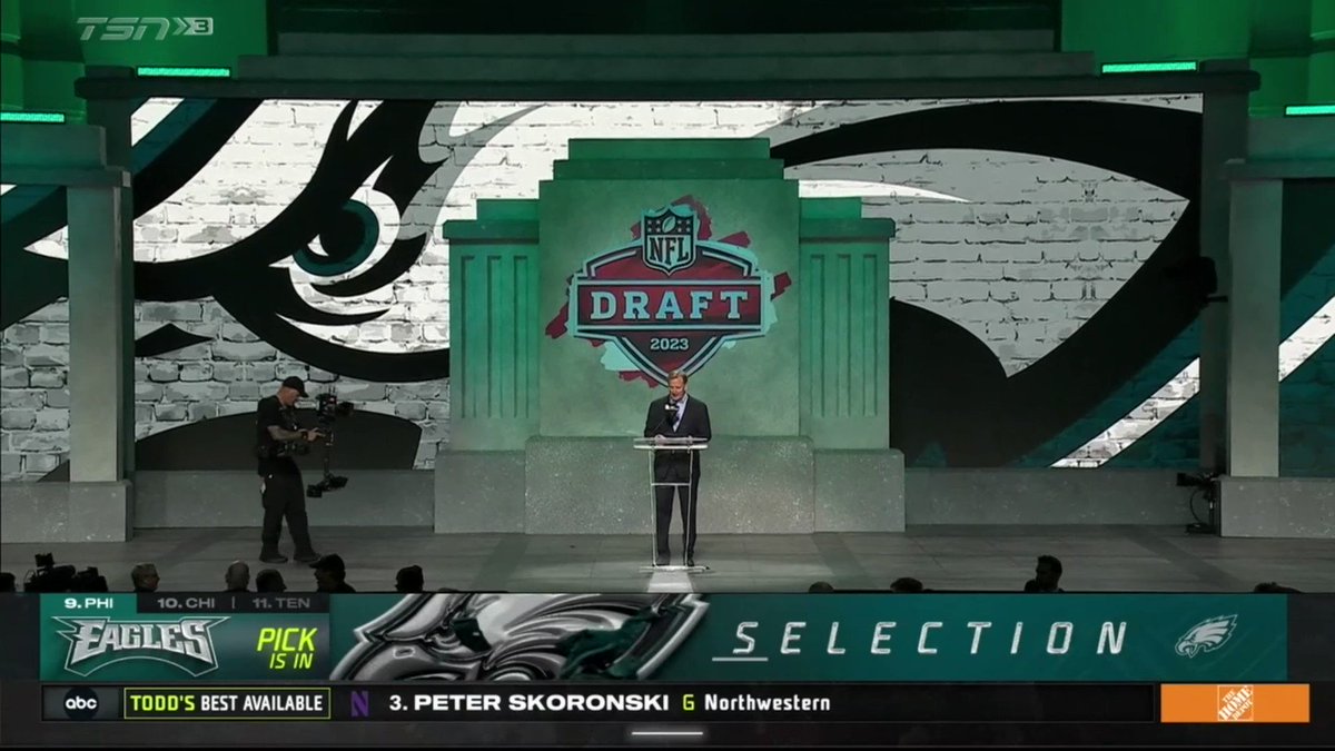 Matt Rollo on Twitter "Jason Kelce slamming a beer at the eagles draft