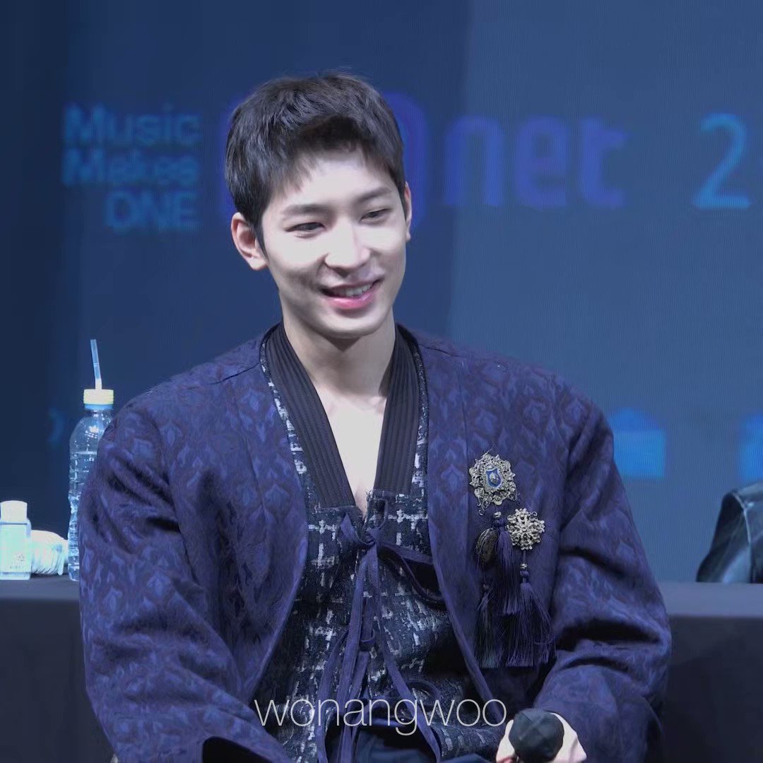 on-twitter-230429-aladdin-fansign-when-i-was-young-i-read