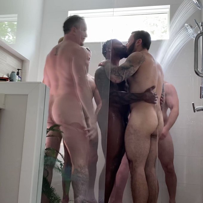 Shower Party 💦💦💦  https://t.co/xnGJN3WGf5