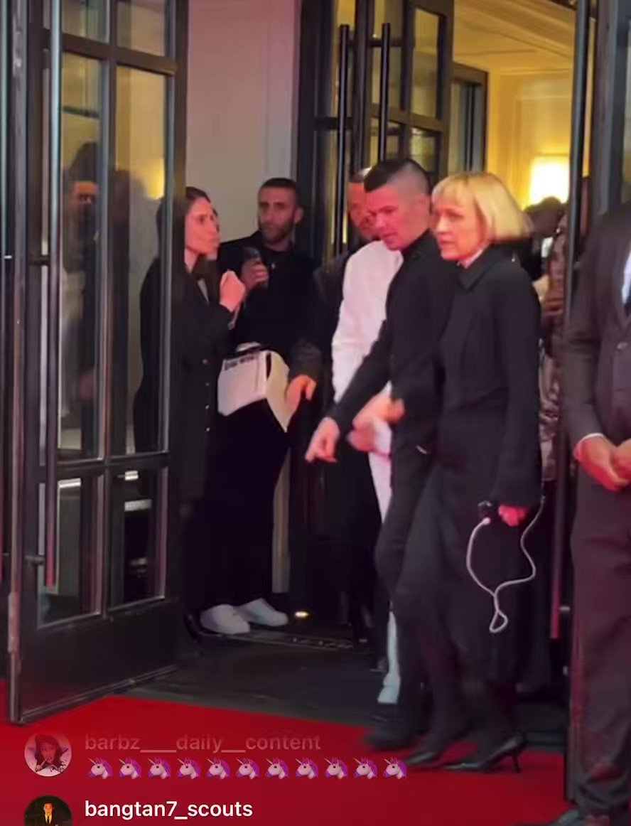 Access Bad Bunny on Twitter "Bad Bunny leaving his hotel for MetGala"