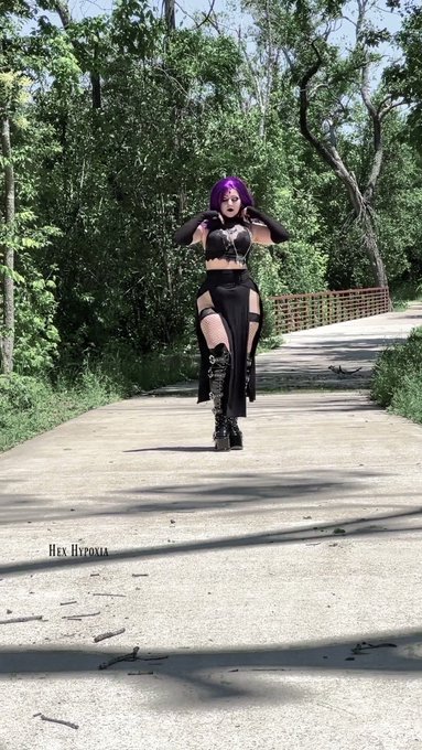 I promise I look so much cooler with the music , check it out on fb lol 🖤 https://t.co/CyLoTEd51h