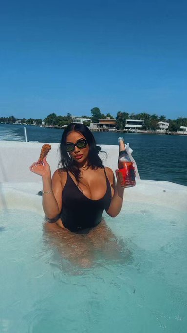Life is good 🍗🍾 https://t.co/cWbffZPpw0