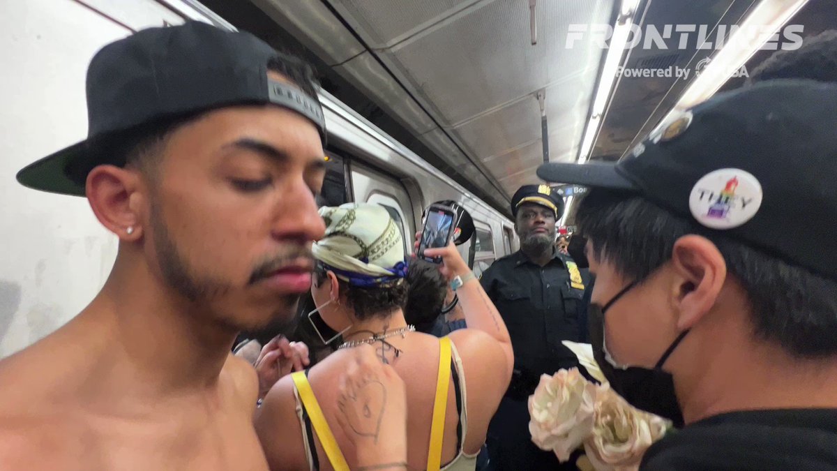 sunny-mcsunnyface-on-twitter-black-police-having-to-stand-between