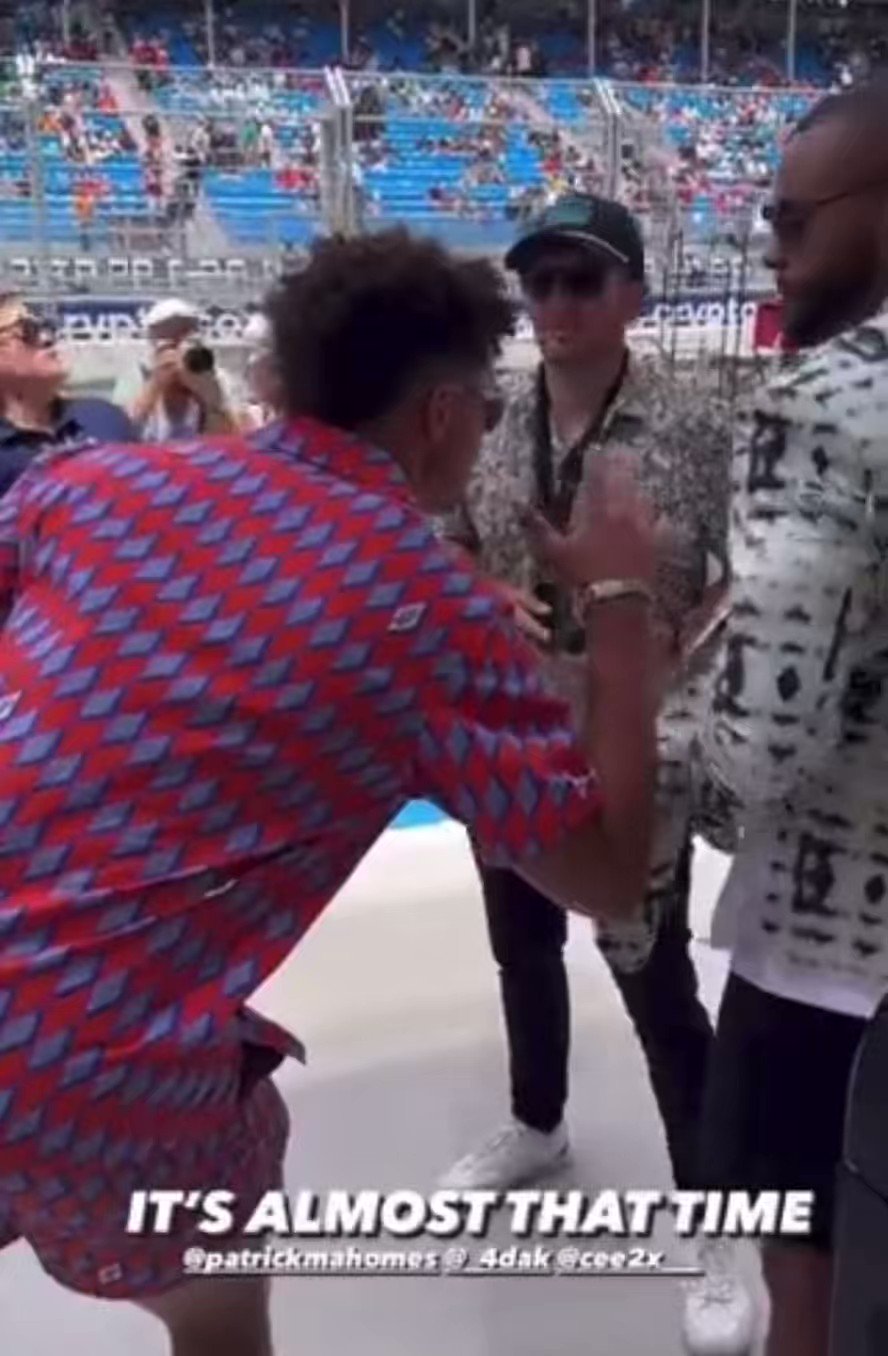 𝙛𝙚𝙚𝙙•𝙯𝙚𝙠𝙚 on Twitter "Just met Dak… https//t.co/IvTqyYsWDC" / Twitter