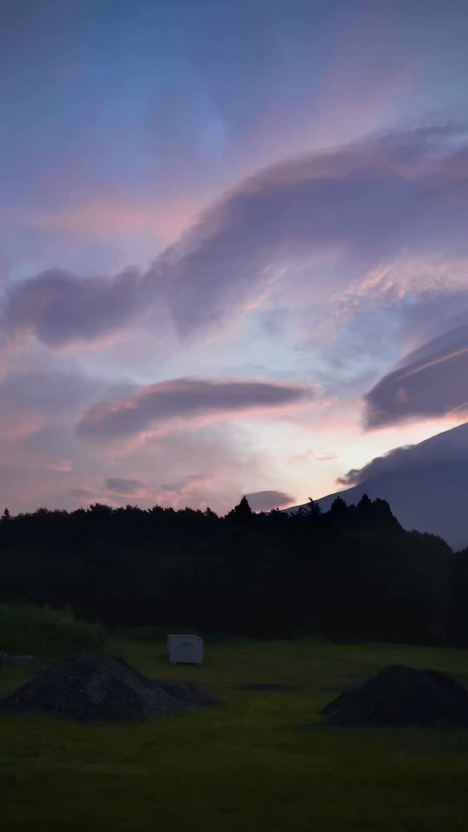 衝撃❗️富士山山頂に現れた天馬の雲。