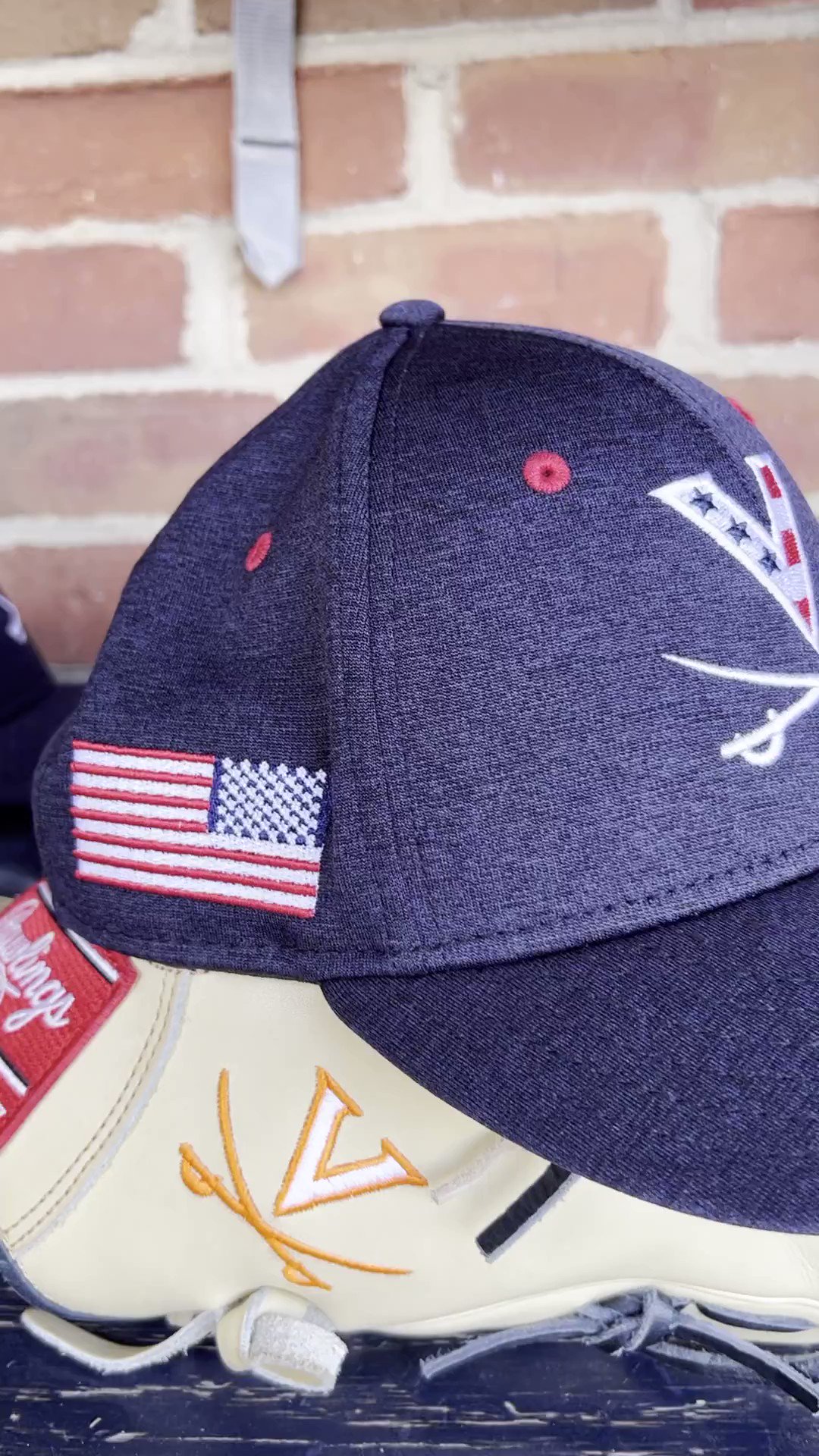 Virginia Baseball on X: 𝘿𝙄𝙎𝙃𝘼𝙍𝙊𝙊𝙉 𝙋𝘼𝙍𝙆 𝙏𝙀𝘼𝙈 𝙎𝙃𝙊𝙋  𝙊𝙉𝙇𝙔! Virginia Red, White and Hoo hats are available for sale at the  team shop behind home plate this weekend! For more 🔴⚪️⚔️ gear