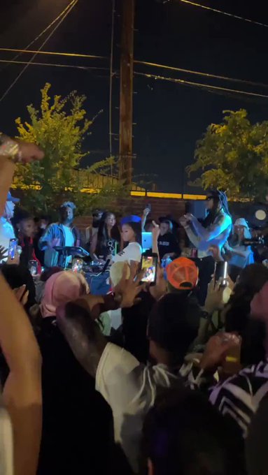 Full video of Janelle monae flashing the crowd at a different angle https://t.co/8PwdsAjRSW