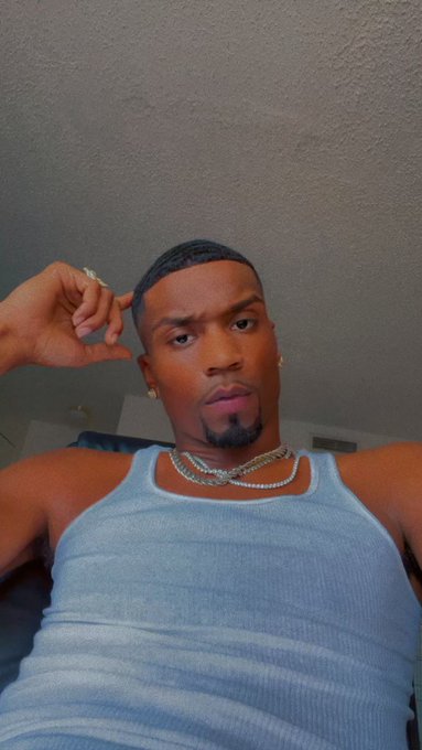 I just be wanting to fuck the shit out my barber ?? https://t.co/kL56nIoLi2