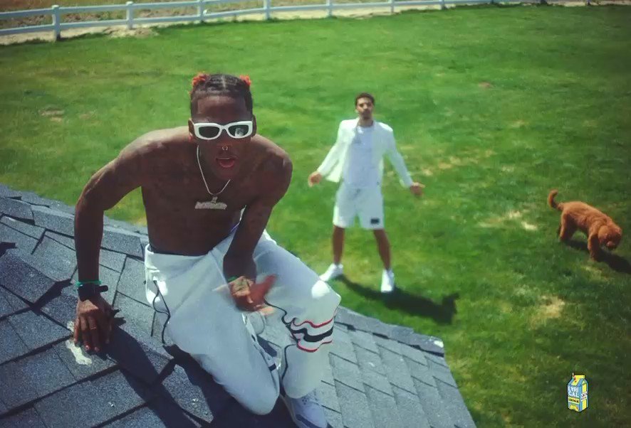 rap out of context on Twitter "FAMOUS DEX TA DE VOLTA."