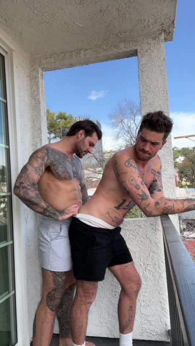 Would you let me fuck you on the balcony? RT if you said yes ! 😏 https://t.co/UWZn807h1e