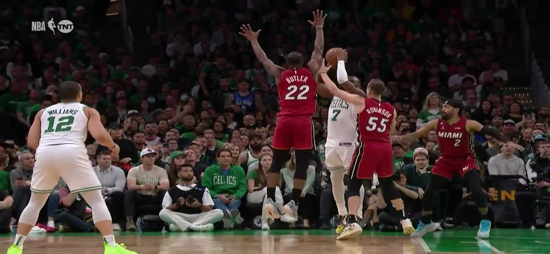 [花邊] Grant Williams 談挑釁Butler