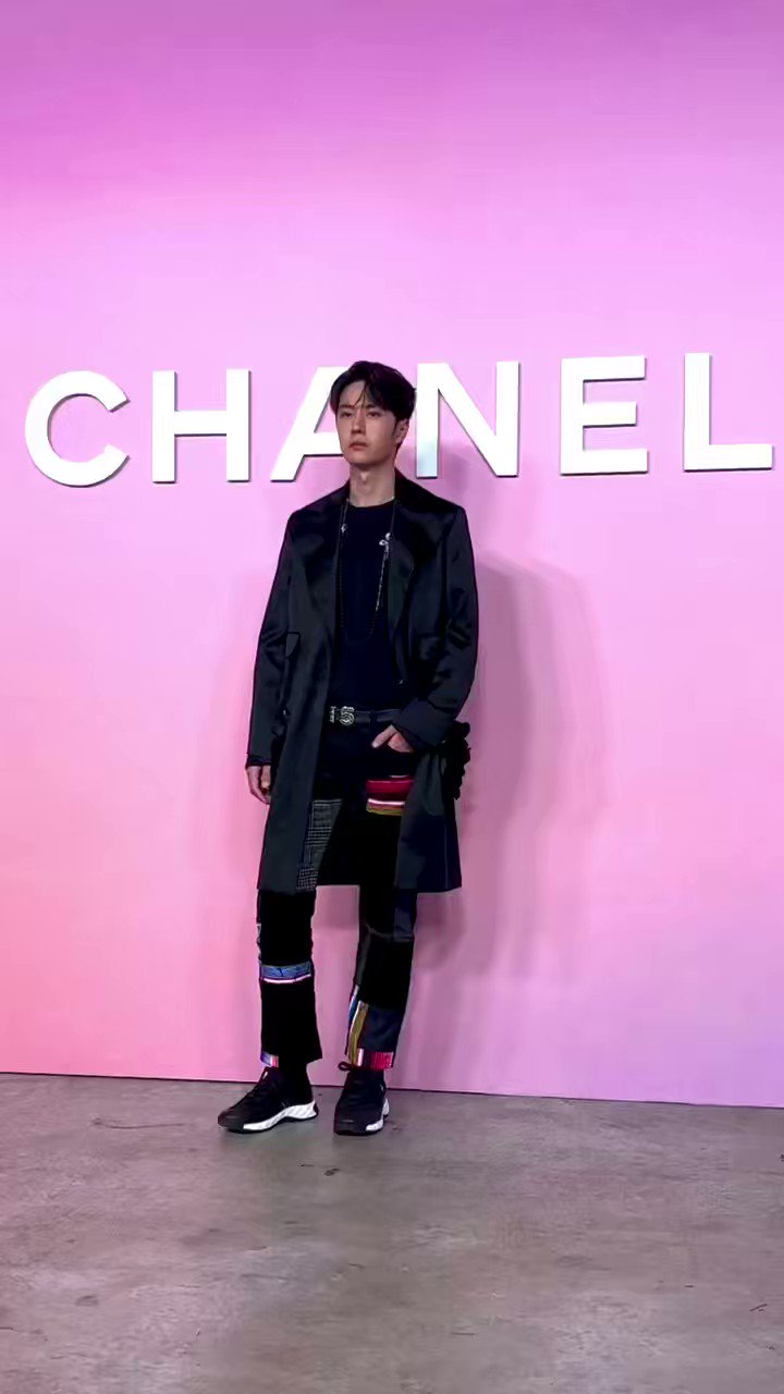 国内在庫】 王一博 ワンイーボー ワンイーボ シャネル chanel 雑誌 国内在庫】 王一博 ワンイーボー ワンイーボ シャネル chanel 雑誌