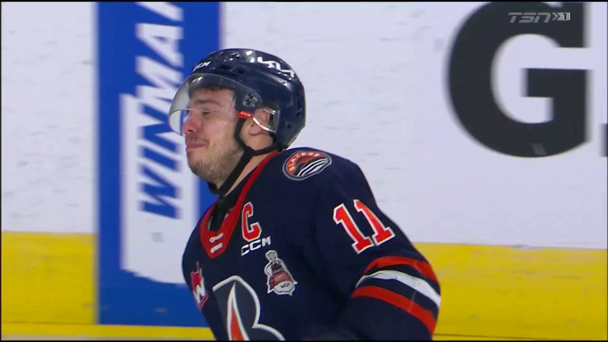 Tsn On Twitter An Emotional Goodbye To His Hometown Crowd From Blazers Captain Logan