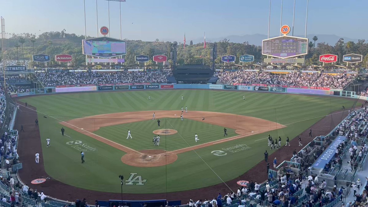 Yankees at Dodgers / Twitter