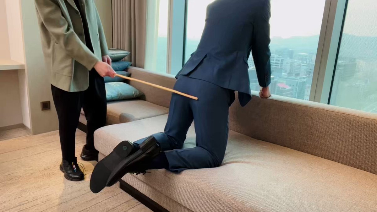 被主人打屁股    