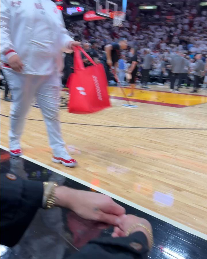 DoorDash on Twitter "Courtside delivery for theshoesurgeon and g_eazy