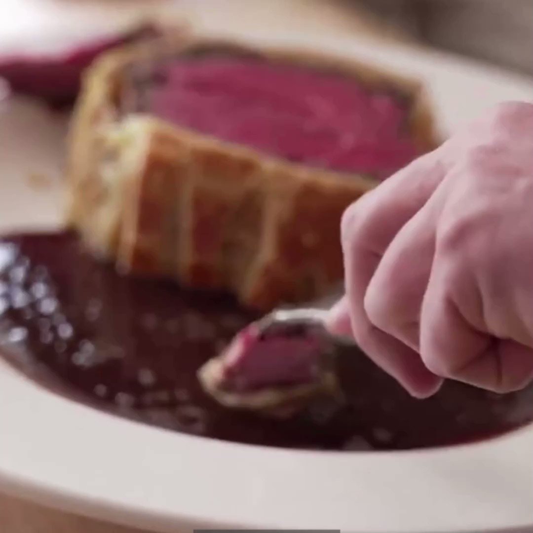 daily-express-on-twitter-the-world-s-biggest-beef-wellington-weighs