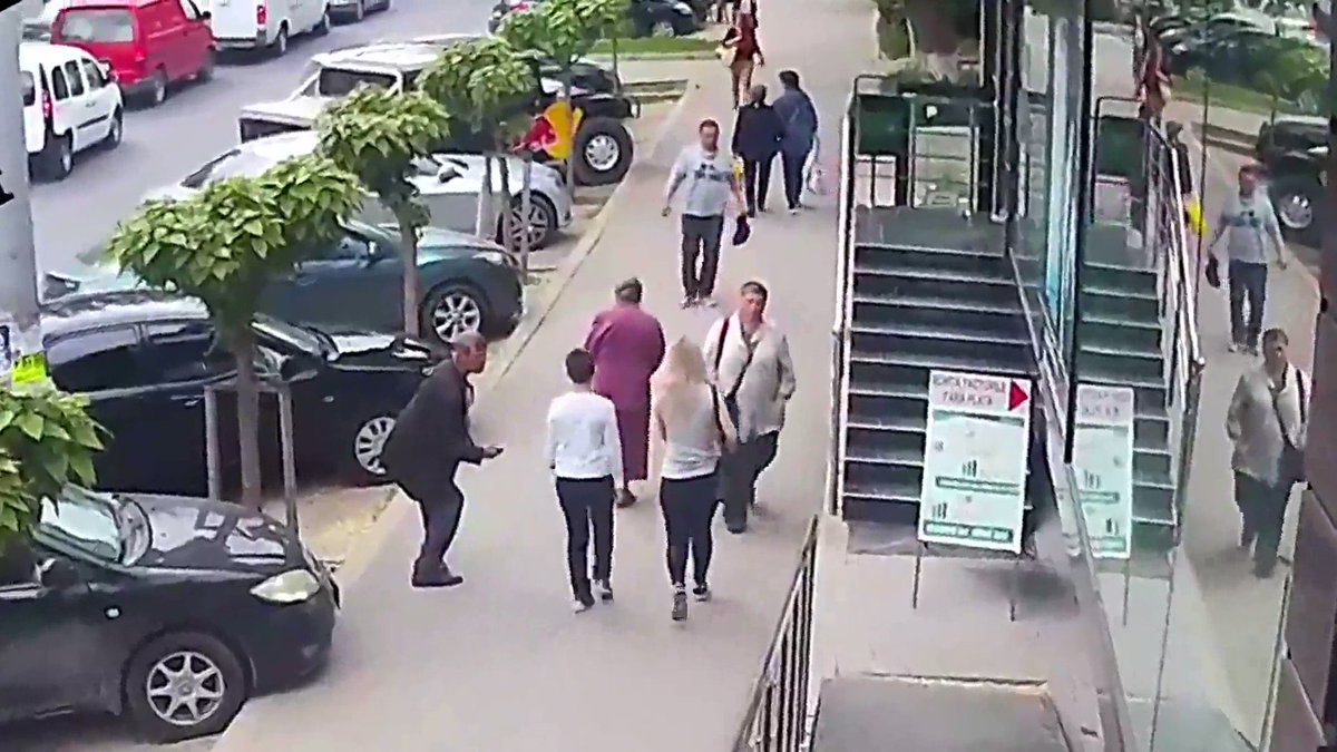 Fights & Wild content on Twitter "Guy randomly punches two ladies at