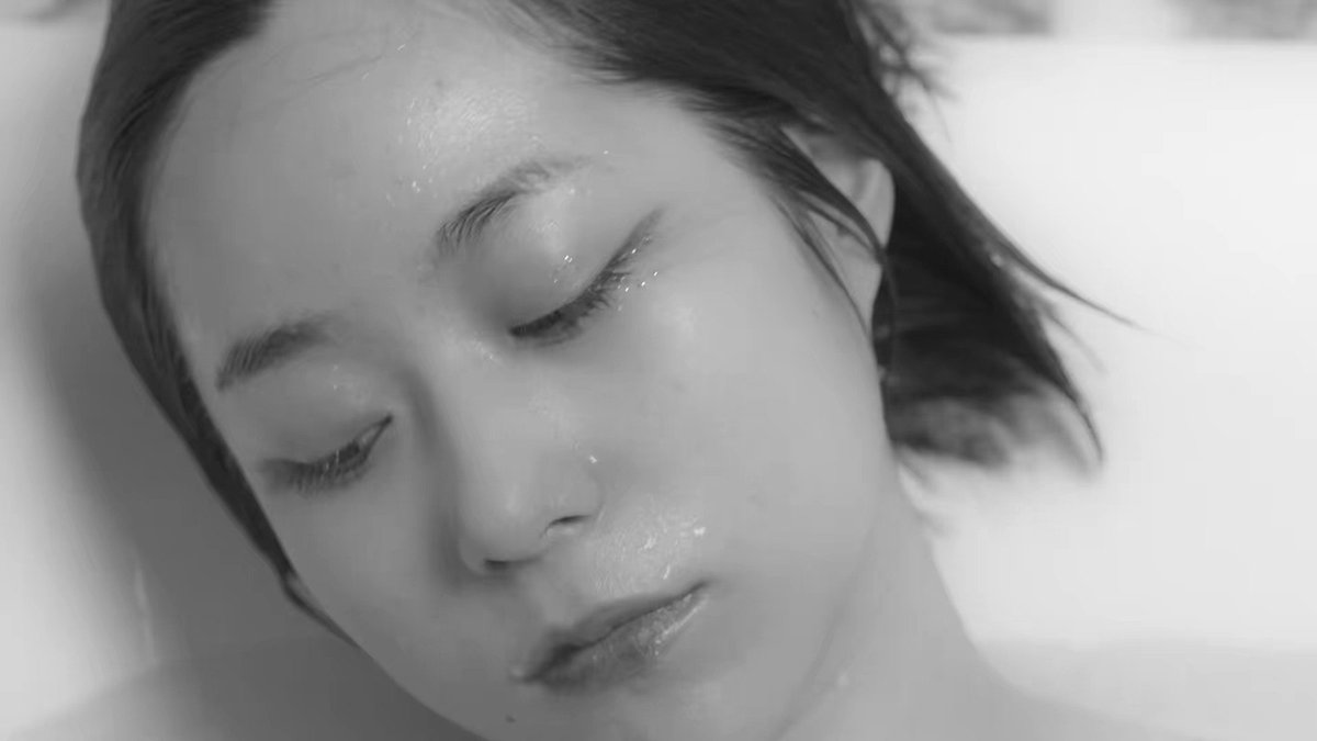 她房间里的云    