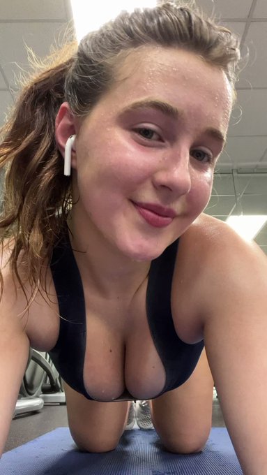 Working hard ☺️ https://t.co/3J0YWqAAni