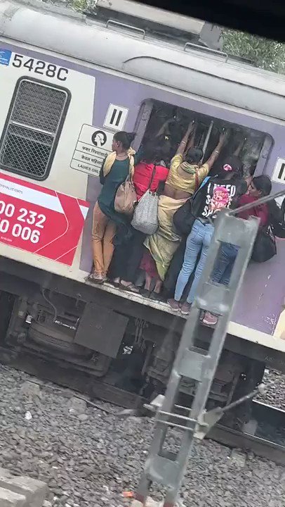 [問卦] 印度火車行進中不用門？