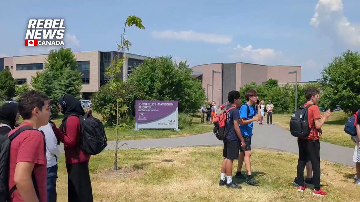 High School Students STAGE WALKOUT Protesting LGBT Indoctrination PasWiLfizdGj3Mzd