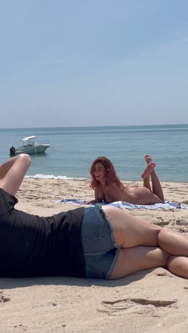 RT if you want to be my photographer ??? https://t.co/MIidWuyG1e