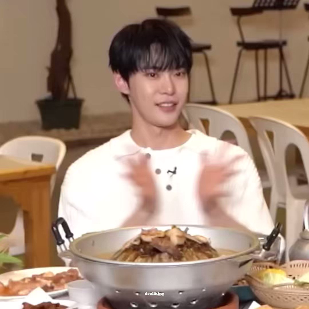 nays 🎭 saw djj !!! on Twitter "RT kdysource happy doyoung"