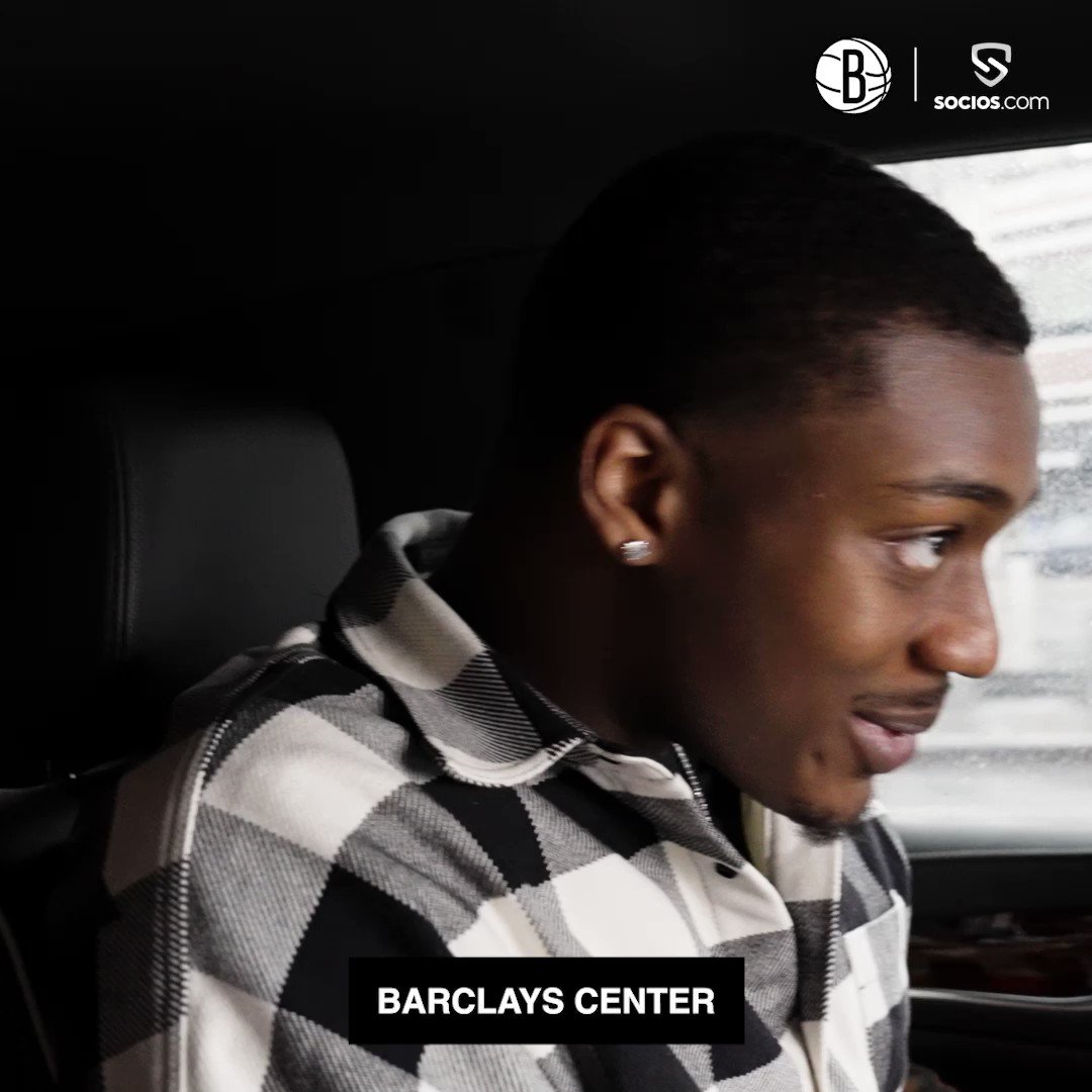 Dariq Whitehead se vendo no outdoor do Barclays Center !  https://t.co/BzNwFQckSZ