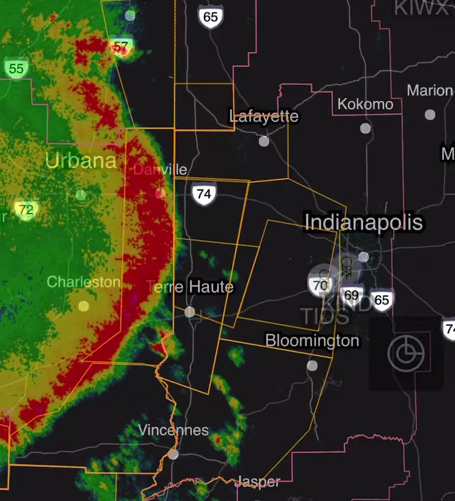 RT @MyRadarWX: Incoming, Indianapolis! Plan for a blast of 70 mph winds with this continuing #derecho! https://t.co/cxvmaUsDY5