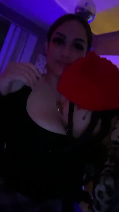 Anyone need me to hold their vape for them? ??‍♀️ https://t.co/2A2ZRAVw5y