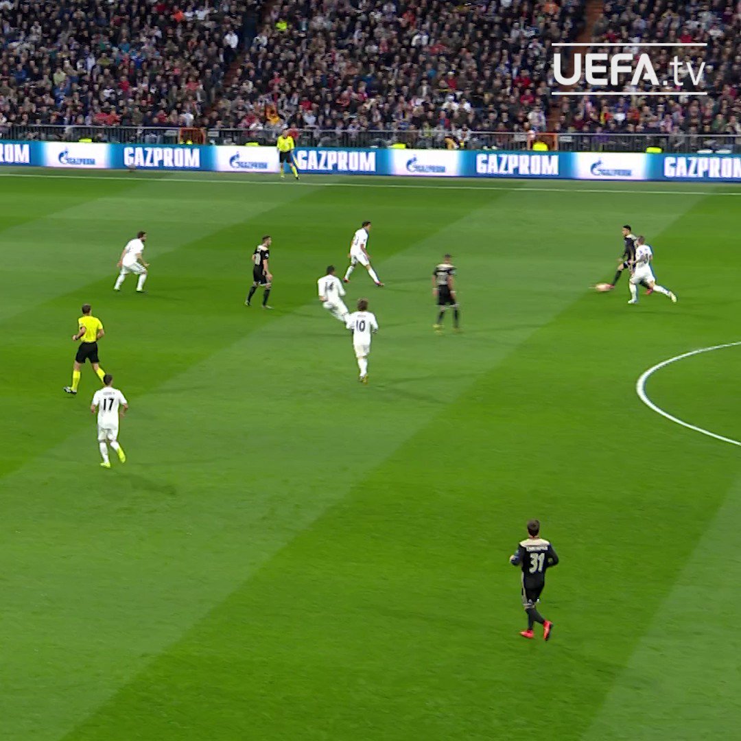 Football Tweet ⚽ on Twitter "When Dušan Tadić dropped a clinic at the