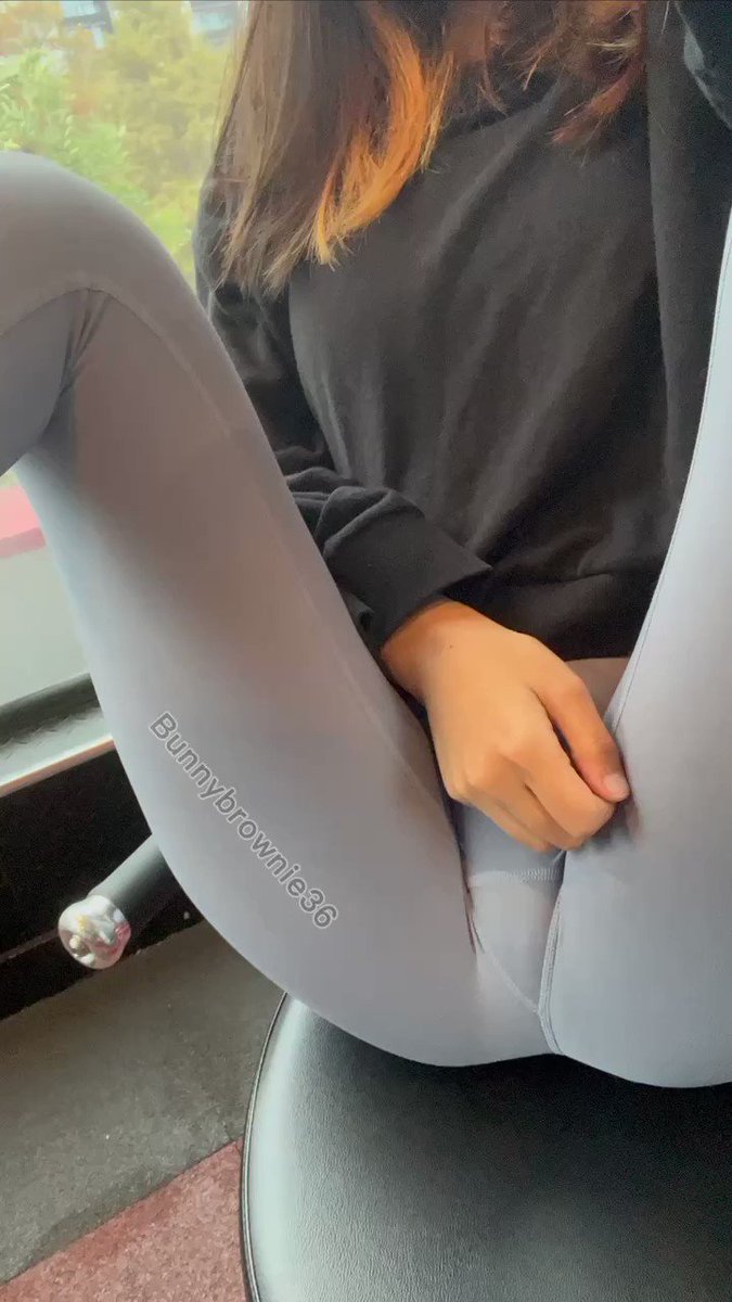 街拍駱駝趾縫