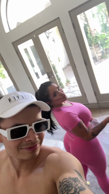 1 pic. Happy 4th everyone!! https://t.co/3BaiXeFMlL