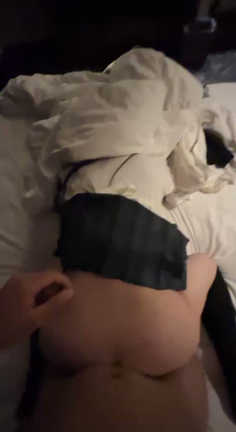 强迫脱衣    